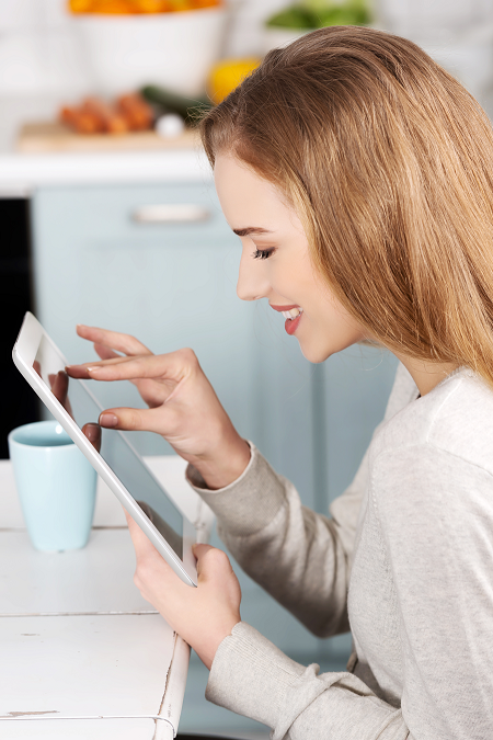 Picture of women holding a phone